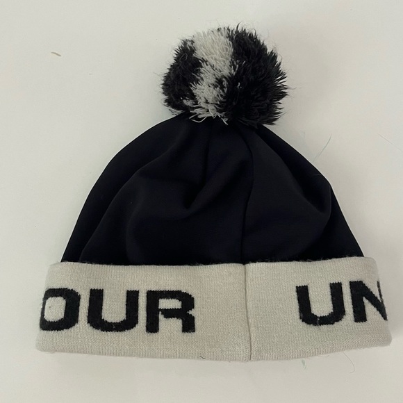Under Armour Gametime Black/White Pom Beanie Kids - Picture 5 of 5